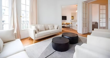 TBS 323 - Superb apartment with Eiffel Tower view
