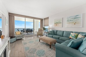 Una Smart TV, un futbolín, una mesa de tenis de mesa