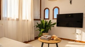 4 bedrooms, desk, iron/ironing board, travel cot