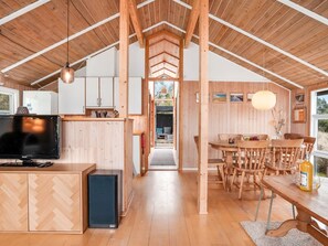 Dining - "Kaare" - 400m from the sea by Interhome (Hals)