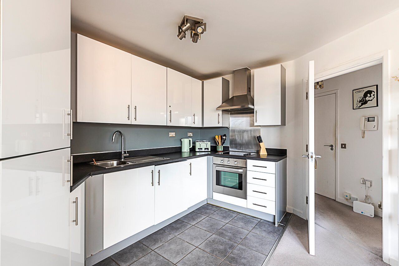 Fridge, microwave, oven, coffee/tea maker