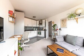 Interior - Chic & Modern Dalston Apartment (London)