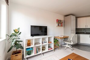 Interior - Chic & Modern Dalston Apartment (London)
