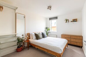 1 bedroom, iron/ironing board, Internet - Chic & Modern Dalston Apartment (London)