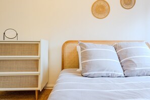 1 bedroom, internet, bed sheets