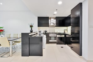 Fridge, microwave, oven, stovetop