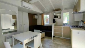 Jääkaappi, mikroaaltouuni, liesi