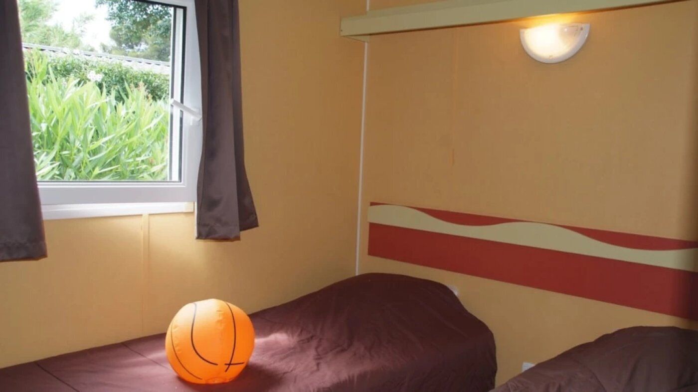 Zecamping 3 éToiles Pataugeoire Piscine Locatif Tv Clim 29m2 6 Pers - Istres