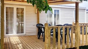 Outdoor dining - Camping 3 étoiles - Piscine - ccbaegf (Saint-Mitre-les-Remparts)