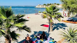 Beach - ZEcamping 3* pataugeoire piscine locatif TV LV clim 35m2 8 pers (Saint-Mitre-les-Remparts)