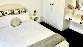 2 bedrooms, iron/ironing board, WiFi, bed sheets