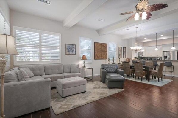 Living area - Fairways at Mauna Lani Unit 1405 Garden View 3 Bed (Waimea)