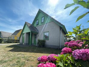 Exterior - 3 bedroom accommodation in Julianadorp aan Zee (Julianadorp aan Zee)