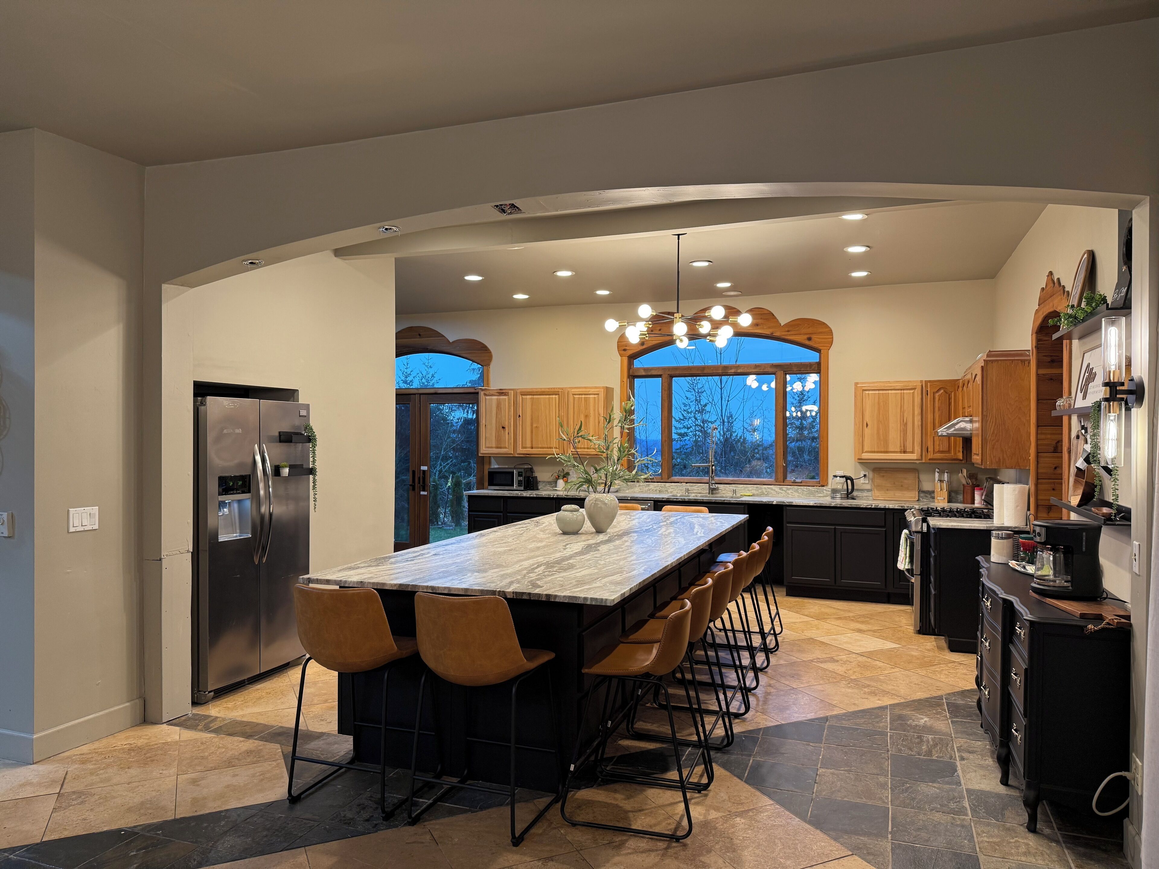 Geladeira, micro-ondas, fogão, cooktop