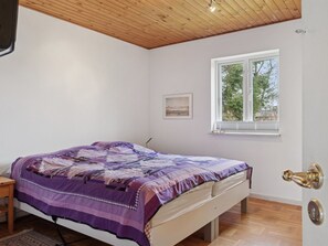 3 bedrooms, WiFi - "Jenvold" - 950m from the sea by Interhome (Dronningmølle)