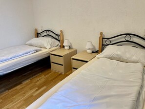 3 bedrooms, iron/ironing board, free WiFi, bed sheets