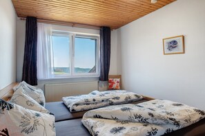 2 bedrooms, iron/ironing board, free WiFi, bed sheets - Apartment 'Kornelia Ebner' with Mountain View, Private Terrace and Wi-Fi (Schluchsee)