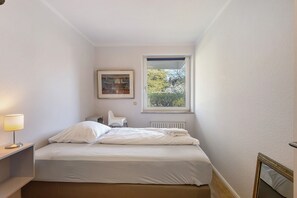 2 makuuhuonetta, silitysrauta/-lauta, ilmainen Wi-Fi, vuodevaatteet