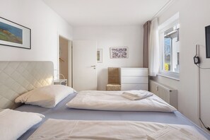 2 bedrooms, iron/ironing board, free WiFi, bed sheets