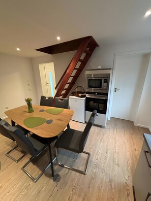 Dining - Holiday Home 'Rehblick Schwerin' with Private Terrace, Wi-Fi and Air Conditioning (Schwerin)