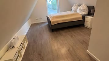 2 bedrooms, iron/ironing board, free WiFi, bed sheets