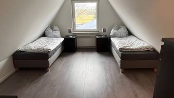 2 室のベッドルーム、アイロン / アイロン台、WiFi (無料)、ベッドシーツ