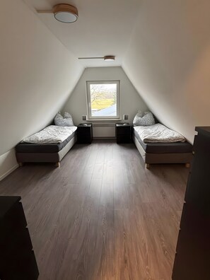 2 bedrooms, iron/ironing board, free WiFi, bed sheets - Holiday Home 'Rehblick Schwerin' with Private Terrace, Wi-Fi and Air Conditioning (Schwerin)