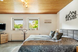 1 bedroom, iron/ironing board, free WiFi, bed sheets - Holiday Apartment 'Relaxinn Bavarian FeWo's with Private Terrace, Private Garden and Wi-Fi (Wegscheid)