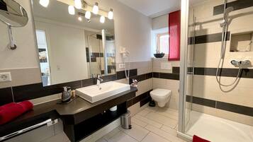 Doccia, asciugacapelli, asciugamani