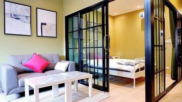 Apartment, 1 Double Bed, Non Smoking, Kitchenette | Blackout curtains, iron/ironing board, free WiFi, bed sheets