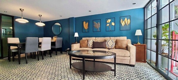 Lobby sitting area - BEB Silom Condolette (Bangkok)