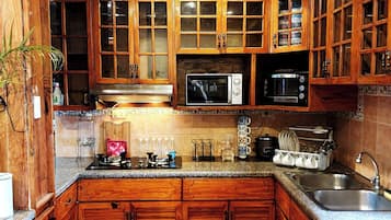 Fridge, microwave, stovetop, cookware/dishes/utensils