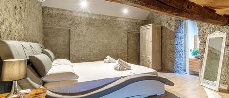 3 bedrooms, iron/ironing board, travel crib, free WiFi