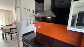 Refrigerador, microondas, horno, lavavajillas