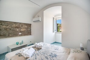 1 bedroom, travel crib, free WiFi