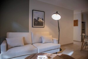 Een televisie en een kantoor