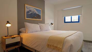 2 bedrooms, desk, iron/ironing board, WiFi