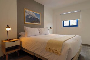 2 soverom, skrivebord, strykejern/-brett og wi-fi