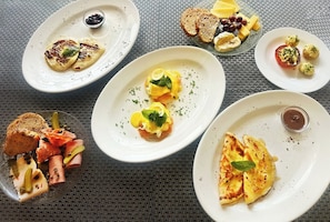 Dining - KOA Hotel (Riambel)