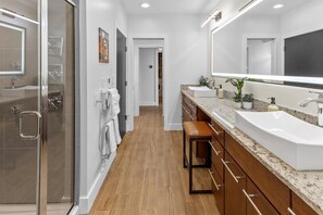 Shower, hair dryer, towels, shampoo - Penthouse of all Penthouses (Indianapolis)