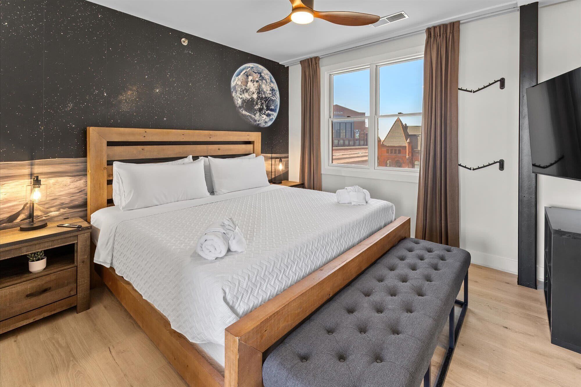 2 bedrooms, iron/ironing board, WiFi, bed sheets