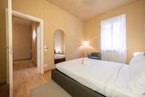 2 bedrooms, iron/ironing board, bed sheets