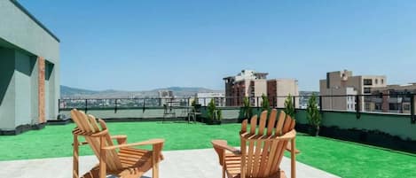 Studio Confort, balcon, vue ville | Terrasse/Patio