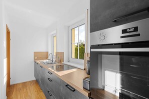 Refrigerador, horno, parrilla de estufa y lavavajillas