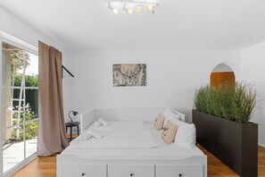 1 bedroom, in-room safe, travel crib, free WiFi - Animal house | parking lot | terrace (Buchenberg)