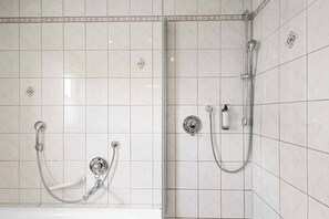 Shower, hair dryer, towels, soap - Animal house | parking lot | terrace (Buchenberg)
