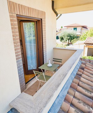 Suite Luxe, balcon, vue cour intérieure | Terrasse/Patio