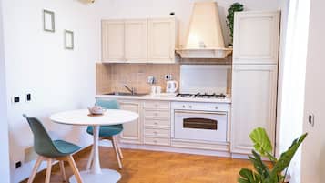 Suite Luxe, balcon, vue cour intérieure | Cuisine privée