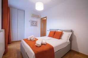 Suite Luxe, balcon, vue cour intérieure | 2 chambres, rideaux occultants, chambres insonorisées