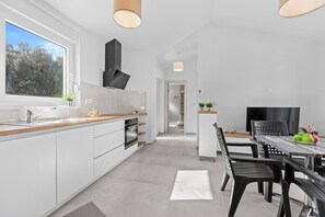 Frigorifero, forno, lavastoviglie, bollitore elettrico